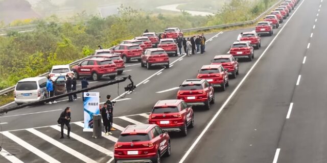 Ρεκόρ Γκίνες από κονβόι 55 αυτοκινήτων χωρίς οδηγό