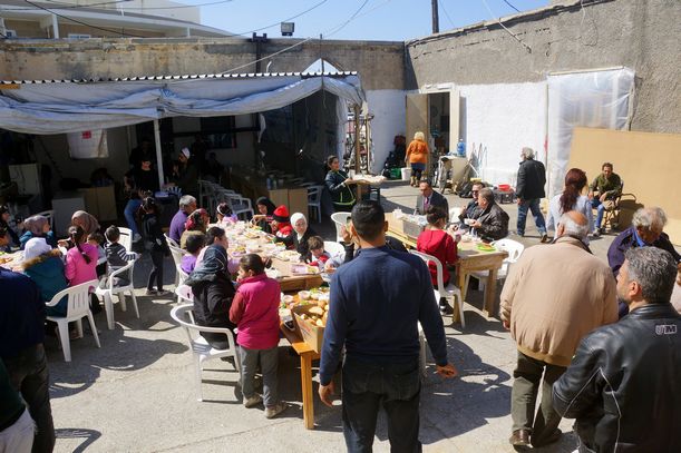 Απειλές κατά προσφύγων από Άραβες εξτρεμιστές στην Κόρινθο: “Θα σας σφάξουμε για κάθε αδελφό μας που σκοτώνετε”