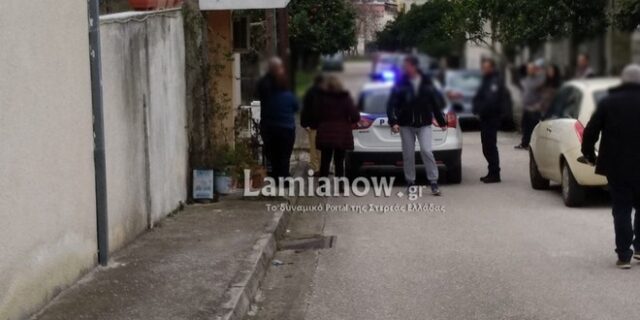 Λαμία: 70χρονος οδηγός παρέσυρε ηλικιωμένη στην είσοδο σπιτιού