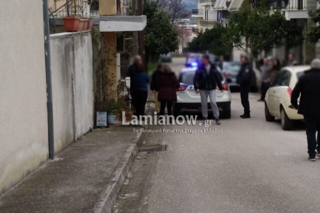 Λαμία: 70χρονος οδηγός παρέσυρε ηλικιωμένη στην είσοδο σπιτιού