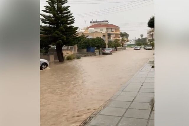 Πλημμύρισε η Λεμεσός – Χείμαρροι κεντρικοί δρόμοι