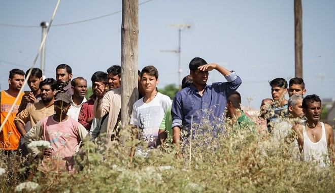 Πακιστάν – Μπανγκλαντές: Το υπ. Μετανάστευσης κάνει διευκρινίσεις για τους εργάτες γης, απαντώντας στη “δεξιά κριτική”