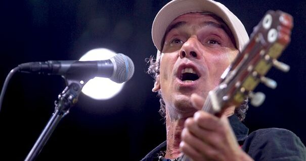 Ο Μανού Τσάο στη συναυλία του μεγιστάνα Ρίτσαρντ Μπράνσον για τη Βενεζουέλα