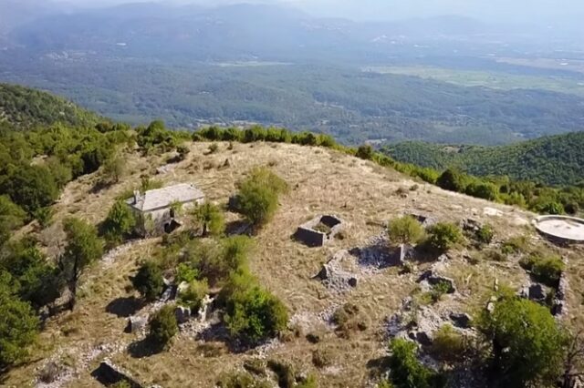 Παλαιό Μαυρονόρος: Παίζοντας μουσική στο πέτρινο φάντασμα της Ηπείρου