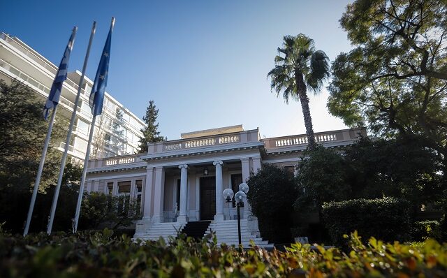 Μαξίμου: Παιχνίδι συναλλαγής για τη ΝΔ η συνταγματική αναθεώρηση