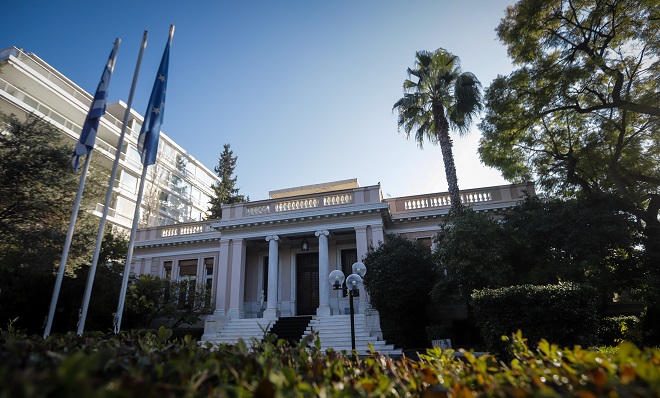 Σύσκεψη στο Μαξίμου ενόψει συναντήσεων με αρχηγούς για ψήφο αποδήμων και το μήνυμα προς ΣΥΡΙΖΑ