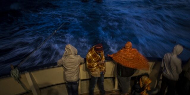 Τραγωδία με πολύνεκρο ναυάγιο με μετανάστες στην Τυνησία