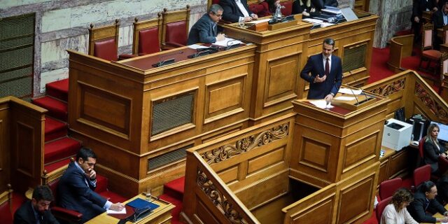 Η ρελάνς Μητσοτάκη στην αναθεώρηση και οι αιχμές Τσίπρα για Βενιζέλο- Σημίτη