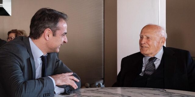 Με τον Παπούλια συναντήθηκε ο Μητσοτάκης- Άνοιγμα στην κεντροαριστερά