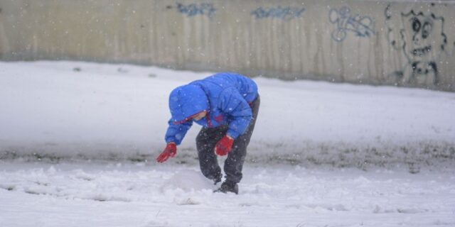 Στη δίνη της κακοκαιρίας για δεύτερη μέρα: Κλειστοί δρόμοι και διακοπές ρεύματος