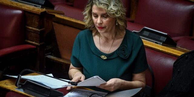 Κ. Παπακώστα: Καταθέτω αγωγή κατά του Κ. Μητσοτάκη