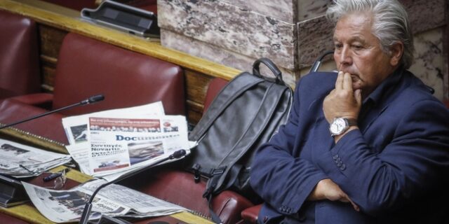 Παραδίδει σήμερα την έδρα του ο Θανάσης Παπαχριστόπουλος – Χωρίς ΚΟ μένει ο Καμμένος