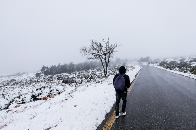 Καιρός: Κλειστή η Λεωφόρος Πάρνηθος λόγω της χιονόπτωσης