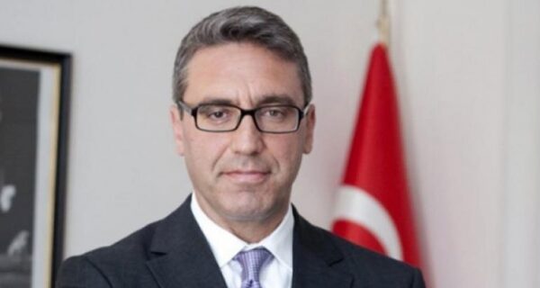 Ο Τούρκος πρέσβης χαιρετίζει τη Συμφωνία των Πρεσπών