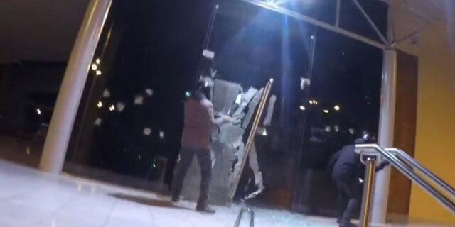 Επίθεση Ρουβίκωνα σε πολυκατάστημα στην Πειραιώς