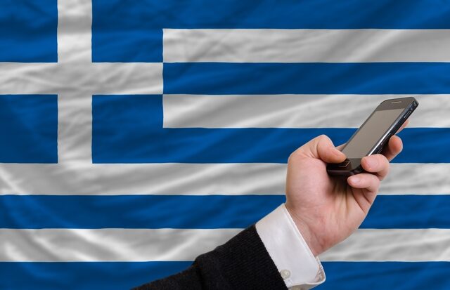 Πόσοι (και ποιοι) έχουν smartphone στην Ελλάδα – Πόσοι δεν έχουν καν κινητό