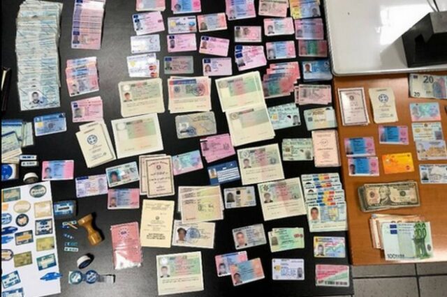 Σπείρα πλαστογραφούσε ταξιδιωτικά έγγραφα – Χιλιάδες ευρώ τα κέρδη