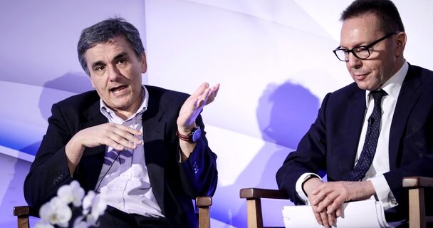 Βήματα σύγκλισης έκαναν Στουρνάρας-Τσακαλώτος για τα κόκκινα δάνεια