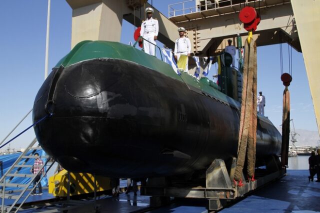 Το Ιράν παρουσίασε ένα νέο υποβρύχιο εξοπλισμένο με πυραύλους κρουζ
