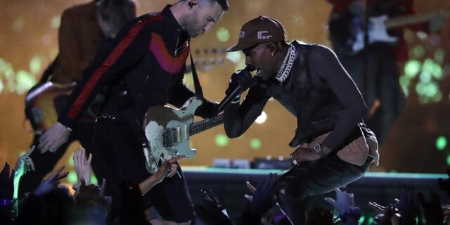 Το Super Bowl λογοκρίνει on stage τον ράπερ Travis Scott