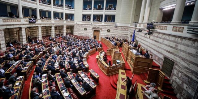 Βουλή: Κυρώθηκε η ένταξη στο ΝΑΤΟ της Β.Μακεδονίας με 153 “ναι”