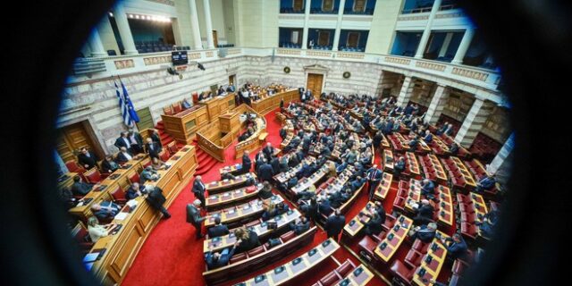 H -τυχόν- επαναφορά της λίστας τρομάζει κόμματα