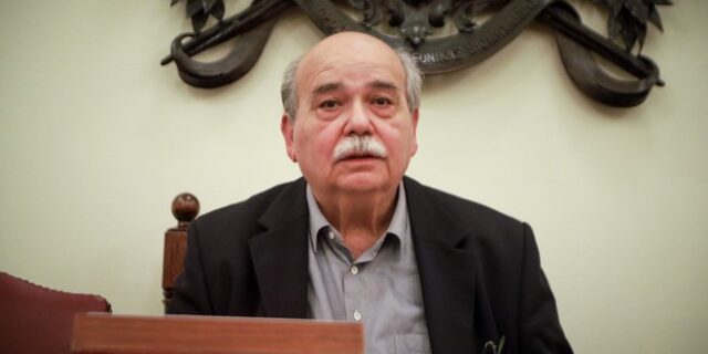 Αντιπαράθεση Βούτση – Λοβέρδου για τις προσλήψεις στην Βουλή