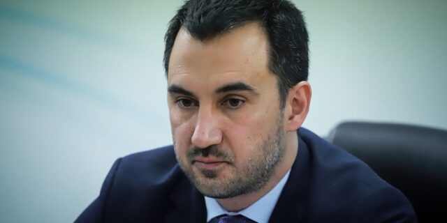 Δεν κάνει πίσω το υπουργείο για την ιθαγένεια