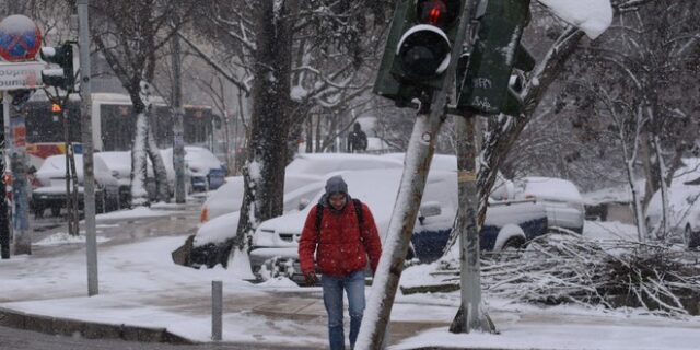 Στην “κατάψυξη” η χώρα: Στα λευκά Θεσσαλονίκη, Θεσσαλία, Λέσβος