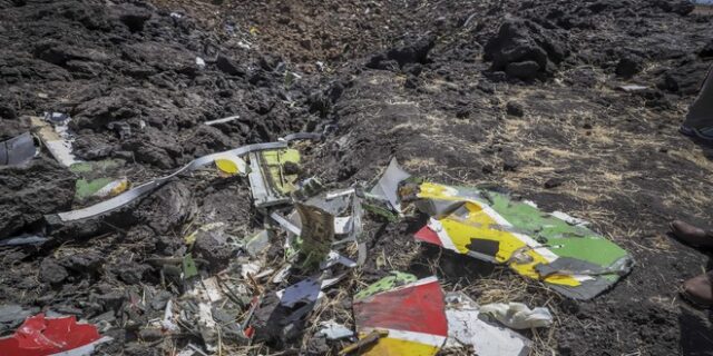 Συντριβή Boeing: Οι “διαβολικές” ομοιότητες δύο αεροπορικών τραγωδιών σε 5 μήνες με 346 νεκρούς