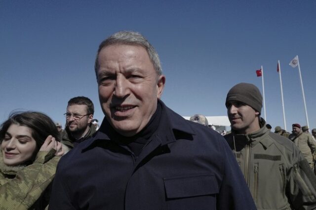 Τούρκος υπουργός Άμυνας: Η τρομοκρατία εντός κι εκτός της χώρας θα ηττηθεί
