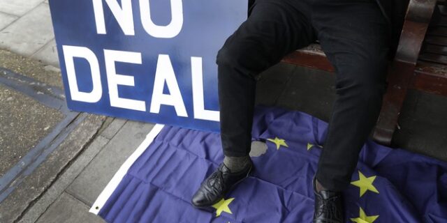 Τρομακτικό το κόστος της αβεβαιότητας για το Βrexit στη βρετανική οικονομία