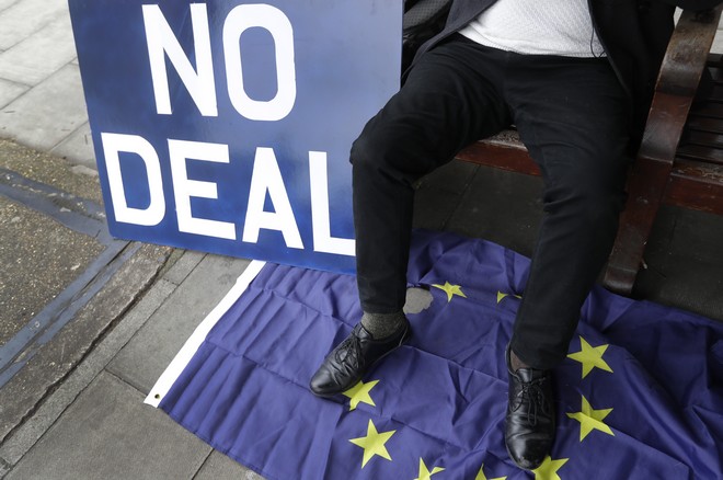 Τρομακτικό το κόστος της αβεβαιότητας για το Βrexit στη βρετανική οικονομία