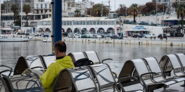 Κακοκαιρία: Δεμένα τα πλοία στα λιμάνια – Προβλήματα από τους θυελλώδεις ανέμους