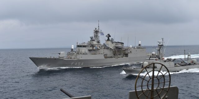 Φρεγάτες, υποβρύχια και ελικόπτερα: Φωτογραφικό υλικό από την άσκηση στον Σαρωνικό