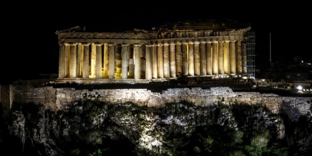 Ώρα της Γης 2019: Η Αθήνα βυθίζεται στο σκοτάδι