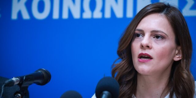 Αχτσιόγλου: “Μητσοτάκης και Βρούτσης οργάνωσαν μία ακόμη επικοινωνιακή φιέστα”