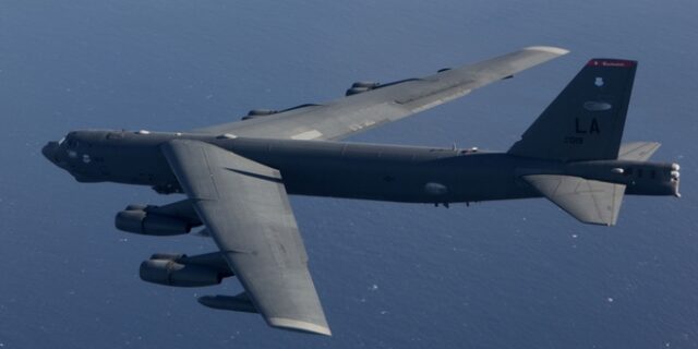 Το “ιπτάμενο φρούριο” B-52 των ΗΠΑ πέταξε πάνω από το Αιγαίο μέχρι την Κύπρο