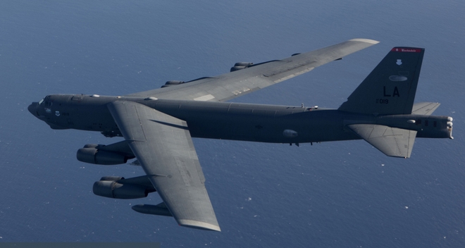 Το “ιπτάμενο φρούριο” B-52 των ΗΠΑ πέταξε πάνω από το Αιγαίο μέχρι την Κύπρο