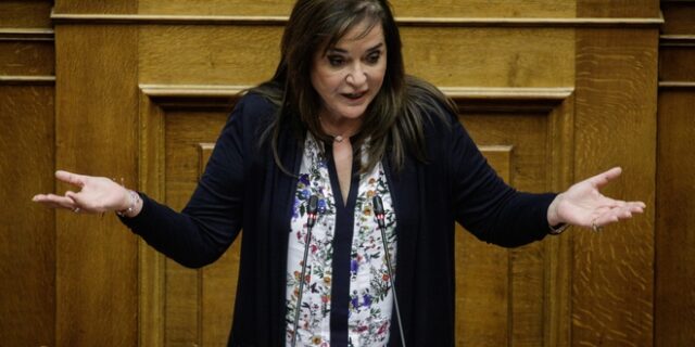 Η Μπακογιάννη στη θέση του Τζαβάρα – Χαμός με ατάκες για “νευρόσπαστους μπράβους”