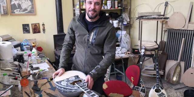 Μπουζούκια από τα Τρίκαλα ταξιδεύουν σε όλο τον κόσμο