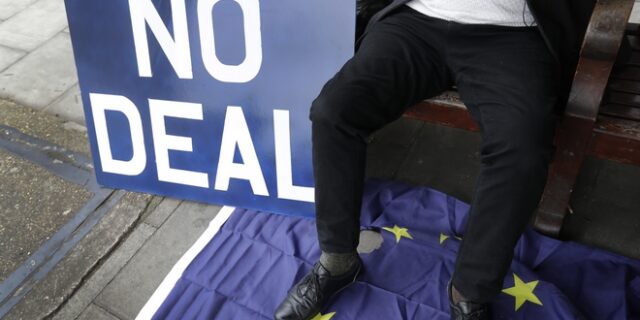 Brexit: Οι βουλευτές ψηφίζουν εναλλακτικές, ενώ πληθαίνουν τα σενάρια για παραίτηση Μέι