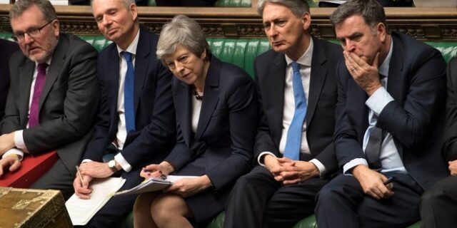 Brexit: Η Μέι αναβάλλει την ημερομηνία εξόδου