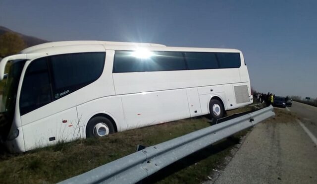 Ροδόπη: Τροχαίο με τουριστικό λεωφορείο – Βγήκε εκτός Εγνατίας οδού