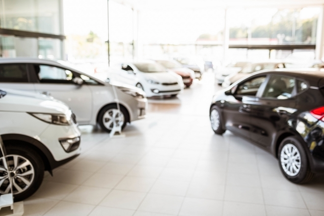 Οι εταιρικές πωλήσεις ωθούν την αγορά αυτοκινήτου