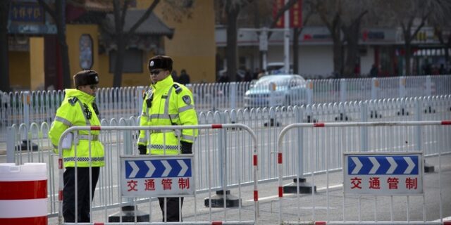 Συναγερμός στην Κίνα: Αυτοκίνητο έπεσε πάνω σε πεζούς – 6 νεκροί