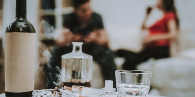 Ένα μπουκάλι κρασί αυξάνει τον κίνδυνο καρκίνου όσο 10 τσιγάρα