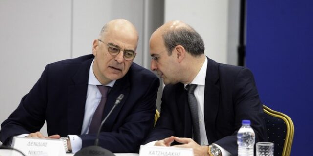 Οι κεντρώοι της ΝΔ πήραν το όπλο τους: Καρφιά Χατζηδάκη- Δένδια κατά Γεωργιάδη
