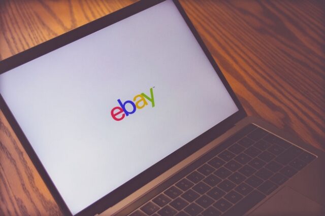 eBay: “Φρίκαρα. Βρήκα τυχαία καρτ-ποστάλ των παππούδων μου από το 1936”