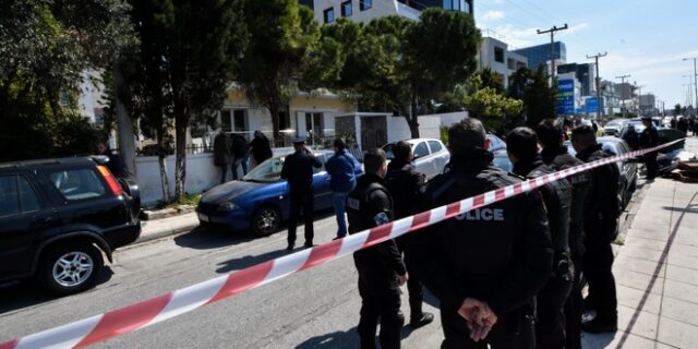 Τραγωδία στο Ελληνικό: Πρώην οικιακή βοηθός στο σπίτι η 60χρονη που πυροβόλησε ο απόστρατος